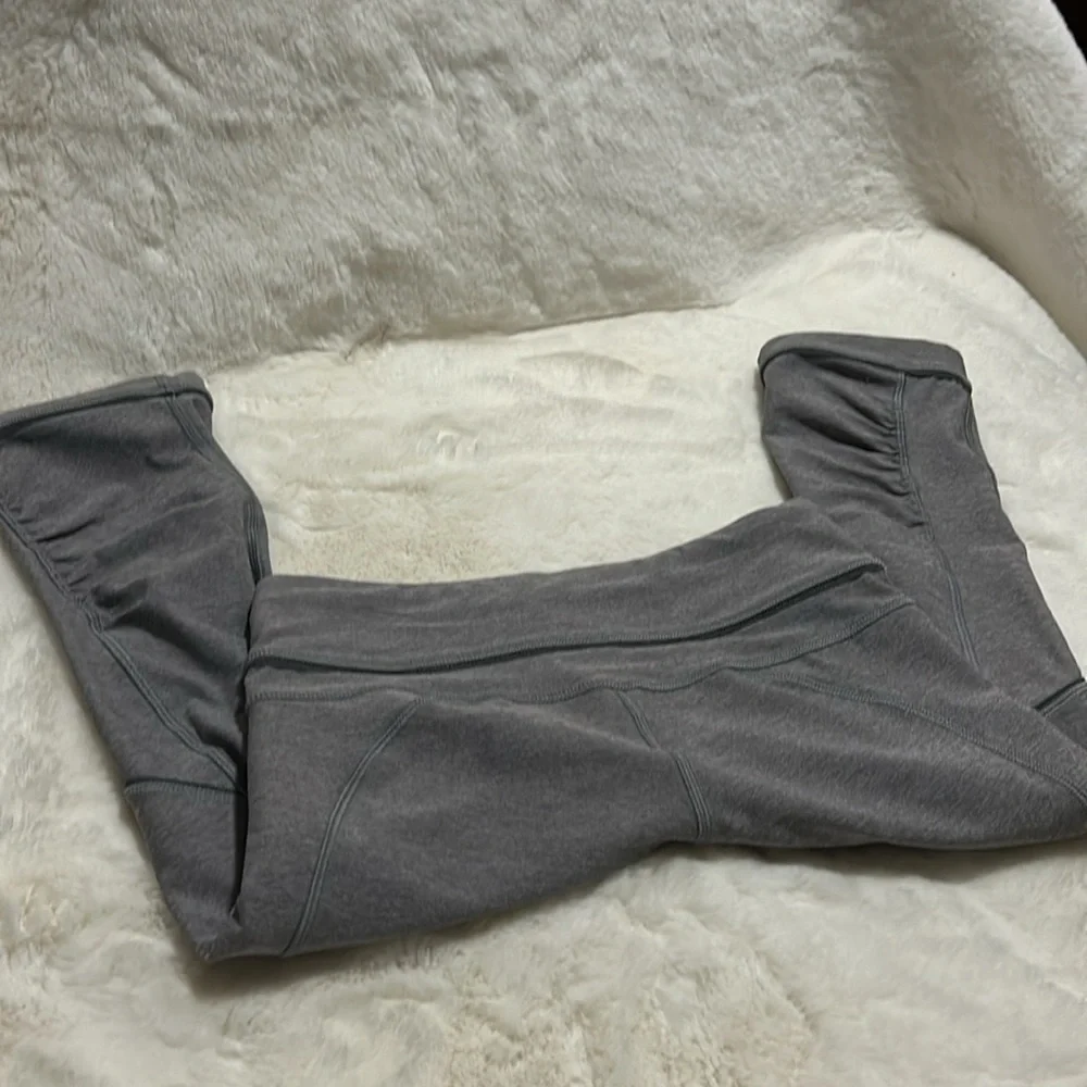 Lululemon Athletica Leggings Gray Chase Me Cropped Size 4